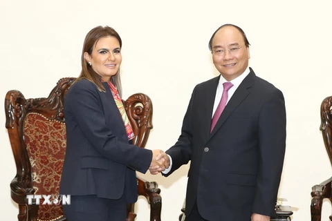 Thủ tướng Nguyễn Xuân Phúc tiếp bà Sahar Nasr, Bộ trưởng Bộ Đầu tư và Hợp tác quốc tế Ai Cập đang ở thăm và làm việc tại Việt Nam. (Ảnh: Thống Nhất/TTXVN)