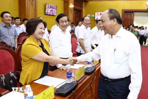 Thủ tướng Nguyễn Xuân Phúc làm việc với lãnh đạo chủ chốt tỉnh Quảng Bình. (Ảnh: Thống Nhất/TTXVN)