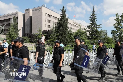 Cảnh sát Thổ Nhĩ Kỳ tuần tra tại Ankara ngày 7/8. (Nguồn: AFP/TTXVN)