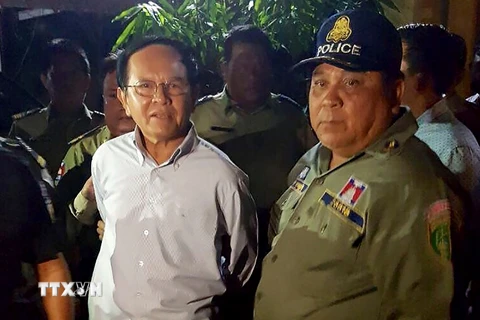 Ngày 3/9, lực lượng chức năng Campuchia đã bắt giữ ông Kem Sokha (ảnh, trái), Chủ tịch đảng Cứu nguy dân tộc (CNRP) đối lập với cáo buộc có hành vi phản quốc và hoạt động gián điệp. (Nguồn: AFP/TTXVN)