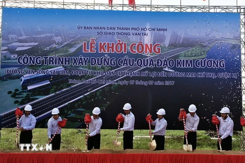 Khởi công Cầu qua đảo Kim Cương. (Ảnh: Hoàng Hải/TTXVN)