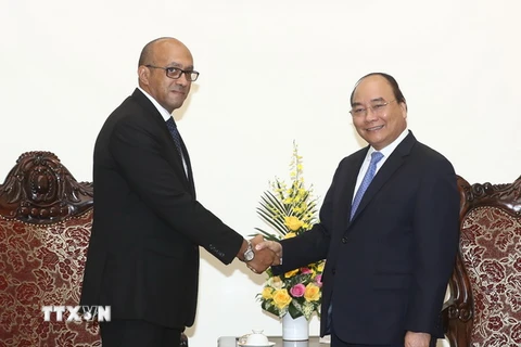 Thủ tướng Nguyễn Xuân Phúc tiếp đồng chí Herminio Lopez Diaz, Đại sứ Cuba tại Việt Nam đến chào nhân kết thúc nhiệm kỳ công tác tại Việt Nam. (Ảnh: Thống Nhất/TTXVN)