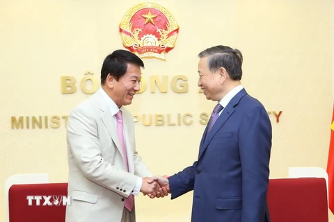 Thượng tướng Tô Lâm, Ủy viên Bộ Chính trị, Bộ trưởng Bộ Công an tiếp ngài Sugi Ryotaro, Đại sứ đặc biệt Việt Nam-Nhật Bản. (Ảnh: Doãn Tấn/ TTXVN)