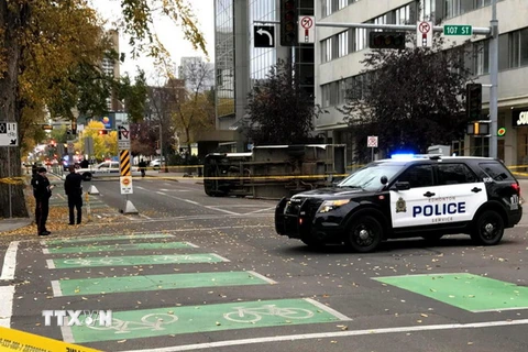 Cảnh sát Canada điều tra tại hiện vụ tấn công ở Edmonton ngày 1/10. (Nguồn: The SUN/ TTXVN)