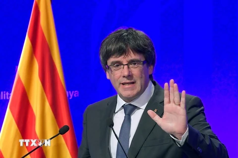 Thủ hiến Catalonia Carles Puigdemont phát biểu trong cuộc họp báo tại Barcelona, Tây Ban Nha ngày 2/10. (Nguồn: AFP/TTXVN)