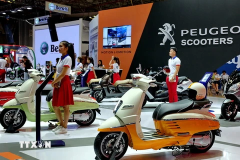 Nhiều sản phẩm mới ra mắt của các thương hiệu xe máy, mô tô nổi tiếng được giới thiệu tại Vietnam Motorcycle Show 2017. (Ảnh: Thế Anh/TTXVN)