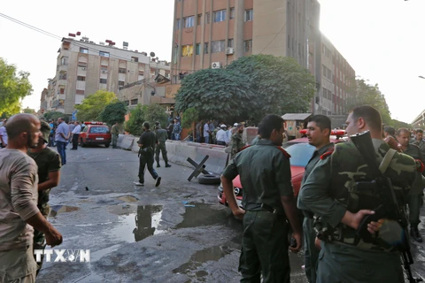 Hiện trường một vụ đánh bom liều chết ở Damascus, Syria ngày 2/10. (Nguồn: AFP/TTXVN)