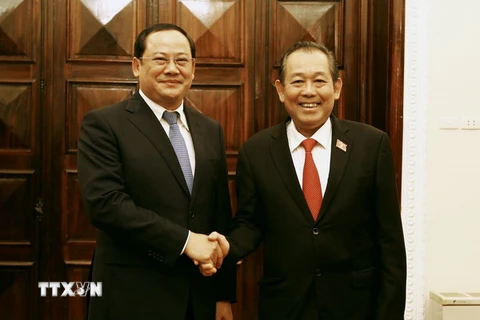  Phó Thủ tướng Thường trực Trương Hòa Bình đón và hội đàm với Phó Thủ tướng Lào Sonesay Siphandone. (Ảnh: An Đăng/TTXVN)