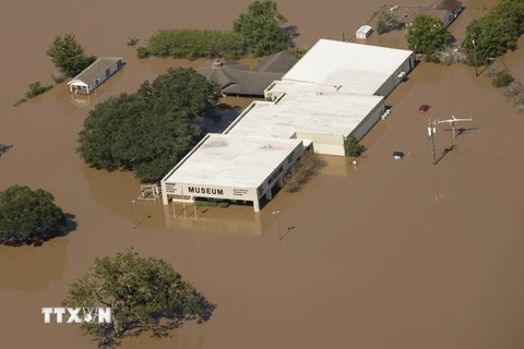 Cảnh ngập lụt sau bão Harvey tại bang Texas ngày 31/8. (Nguồn: EPA/TTXVN)