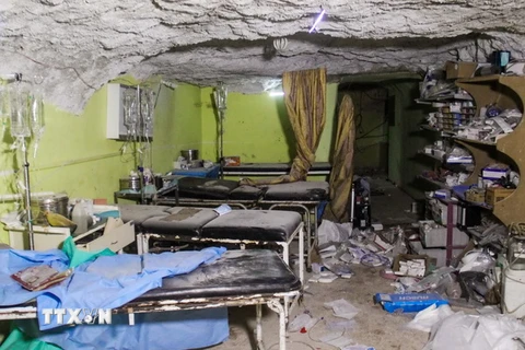 Một bệnh viện bị tàn phá sau vụ tấn công được cho là có sử dụng khí độc ở thị trấn Idlib, miền tây bắc Syria ngày 4/4. (Nguồn: AFP/TTXVN)