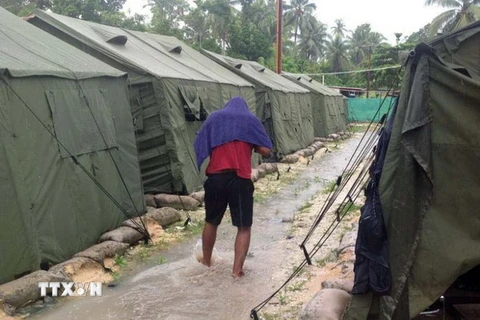 Các lán trại tại trung tâm giam giữ người tị nạn trên đảo Manus, Papua New Guinea ngày 18/2/2014. (Nguồn: AFP/TTXVN)