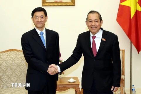 Phó Thủ tướng Thường trực Chính phủ Trương Hòa Bình tiếp Thứ trưởng An ninh Quốc gia Trung Quốc Đường Triều đang thăm và làm việc tại Việt Nam. (Ảnh: Phạm Kiên/TTXVN)