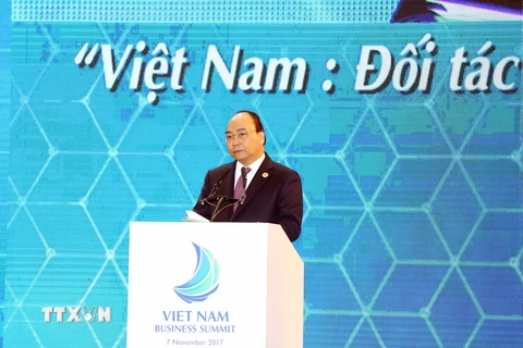 Thủ tướng Nguyễn Xuân Phúc đến dự và phát biểu khai mạc Hội nghị Thượng đỉnh Kinh doanh Việt Nam 2017 với chủ đề: “Việt Nam - Đối tác kinh doanh tin cậy”. (Ảnh TTXVN)