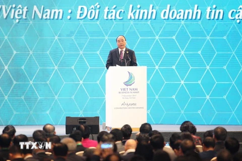 Thủ tướng Chính phủ Nguyễn Xuân Phúc đến dự và phát biểu khai mạc Hội nghị Thượng đỉnh Kinh doanh Việt Nam 2017. (Ảnh: TTXVN)