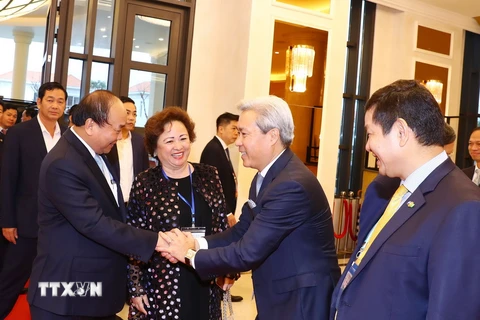Thủ tướng Nguyễn Xuân Phúc gặp gỡ đại diện các Tập đoàn kinh tế trong nước và quốc tế tham dự Tuần lễ Cấp cao APEC 2017 tại Đà Nẵng. (Ảnh: Thống Nhất/TTXVN)