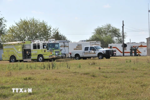 Cảnh sát điều tra tại hiện trường vụ xả súng ở Texas ngày 7/11. (Nguồn: THX/TTXVN)