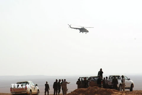 Binh sỹ quân đội Syria đóng quân gần thành phố al- Bukamal ngày 10/11. THX/ TTXVN