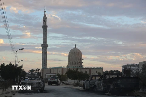 Hiện trường vụ tấn công tại đền thờ ở Bắc Sinai, Ai Cập, ngày 25/11. (Nguồn: THX/TTXVN)