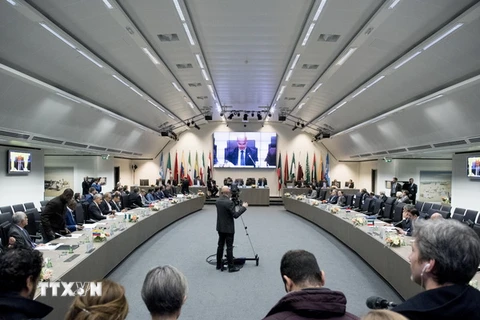 Toàn cảnh phiên họp giữa các nước thành viên trong và ngoài OPEC tại Vienna, Áo ngày 29/11. (Nguồn: AFP/ TTXVN)