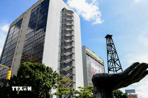 Trụ sở của Tập đoàn Dầu khí quốc gia Venezuela (PDVSA) tại Caracas ngày 14/11. (Nguồn: AFP/TTXVN)