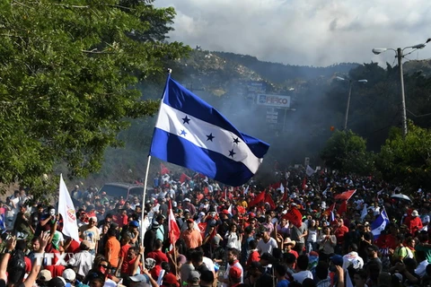 Người dân biểu tình phản đối kết quả cuộc bầu cử Tổng thống ở Tegucigalpa, Honduras ngày 3/12. (Nguồn: AFP/TTXVN)