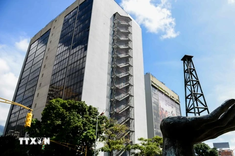 Trụ sở của Tập đoàn Dầu khí quốc gia Venezuela (PDVSA) tại Caracas ngày 14/11. (Nguồn: AFP/TTXVN)