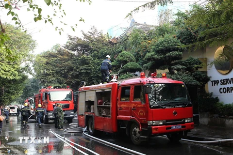[Photo] Hiện trường vụ cháy lớn tại nhà hàng số 5 Phan Kế Bính