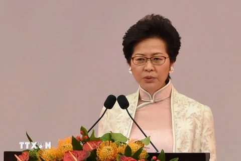 Trưởng Đặc khu hành chính Hong Kong Lâm Trịnh Nguyệt Nga phát biểu tại lễ tuyên thệ nhậm chức. (Nguồn: AFP/TTXVN)