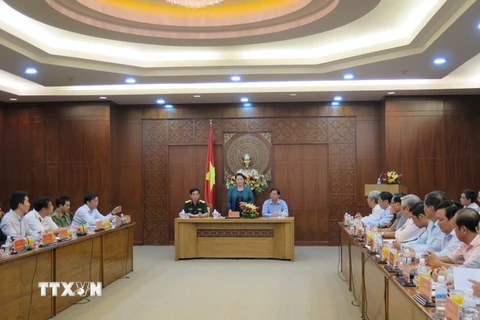 Quang cảnh buổi làm việc của Chủ tịch Quốc hội Nguyễn Thị Kim Ngân với lãnh đạo tỉnh Khánh Hòa. (Ảnh: Tiên Minh/TTXVN)