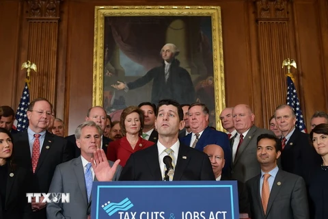 Chủ tịch Hạ viện Mỹ Paul Ryan trong cuộc họp báo sau khi Hạ viện thông qua dự luật cải cách thuế ở Washington, DC., ngày 16/11. (Nguồn: AFP/ TTXVN)