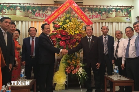Ông Trần Thanh Mẫn, Chủ tịch Ủy ban Trung ương MTTQ Việt Nam đến thăm, chúc mừng một số cơ sở tôn giáo tại Thành phố Hồ Chí Minh. (Ảnh: Thu Hoài/TTXVN)