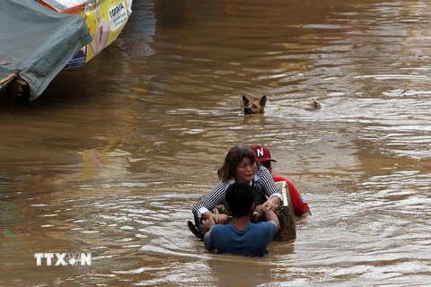 [Photo] Bão Tembin tàn phá, gây ngập lụt khắp nơi tại Philippines