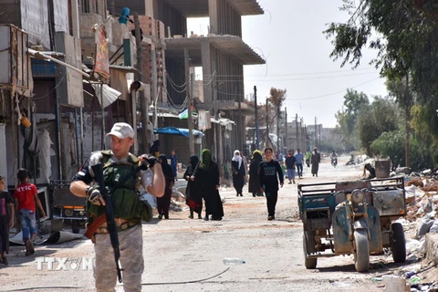 Cảnh sát quân sự Nga tăng cường an ninh tại Jibrin, ngoại ô thành phố Aleppo ngày 16/8. (Nguồn: AFP/TTXVN)