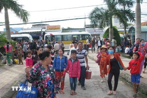 Công tác sơ tán dân tại huyện Đông Hải, tỉnh Bạc Liêu. (Ảnh: Huỳnh Sử/TTXVN)