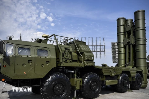 Hệ thống tên lửa phòng không S-400 của Nga được trưng bày tại Kubinka, ngoại ô Moskva ngày 22/8. (Nguồn: AFP/TTXVN)