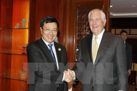 Phó Thủ tướng, Bộ trưởng Ngoại giao Phạm Bình Minh tiếp Bộ trưởng Ngoại giao Hoa Kỳ Rex Tillerson. (Nguồn: TTXVN)