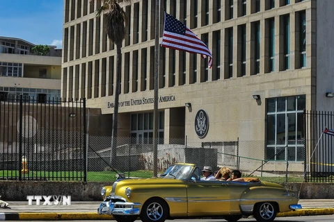 Quang cảnh bên ngoài Đại sứ quán Mỹ tại La Habana, Cuba ngày 3/10. (Nguồn: AFP/TTXVN)