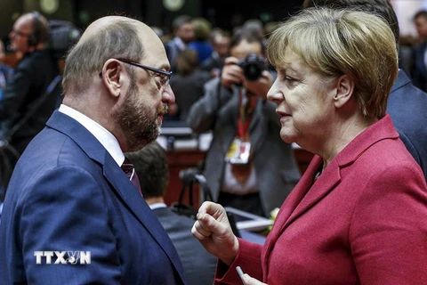 Thủ tướng Đức, người đứng đầu liên minh CDU/CSU, bà Angela Merkel (phải) và lãnh đạo SPD Martin Schulz (trái) trong cuộc gặp tại Berlin ngày 9/1. (Nguồn: AFP/TTXVN)
