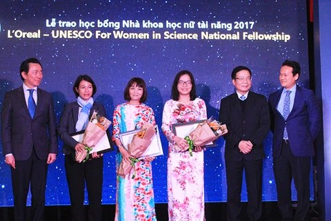 Năm nhà khoa học nữ nhận giải thưởng L'oreal-UNESCO 2017