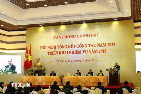 Thủ tướng Nguyễn Xuân Phúc dự Hội nghị tổng kết công tác năm 2017 và triển khai nhiệm vụ năm 2018 của Văn phòng Chính phủ. (Ảnh: Thống Nhất/TTXVN)