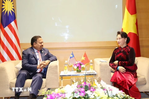 Chủ tịch Quốc hội Nguyễn Thị Kim Ngân tiếp Chủ tịch Thượng viện Malaysia S Vigneswaran M Sanasee. (Ảnh: Trọng Đức/TTXVN)