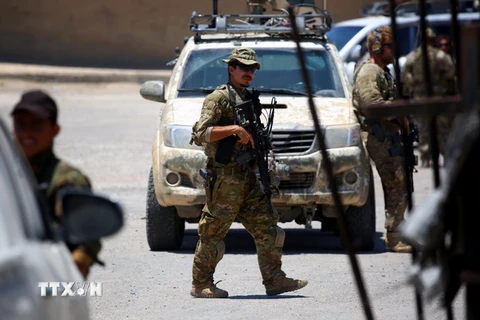 Binh sĩ Mỹ gác tại thị trấn Tabqa, Syria ngày 29/6/2017. (Nguồn: AFP/TTXVN)