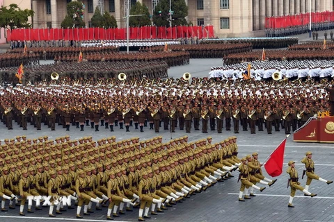 Binh sỹ Triều Tiên diễu binh trên Quảng trường Kim Nhật Thành ở Bình Nhưỡng ngày 10/10. (Nguồn: THX/TTXVN)