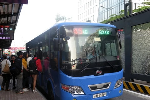 Điểm đón trả khách tại Trạm điều hành xe buýt Bến Thành mới. (Ảnh: Hoàng Hải/TTXVN)