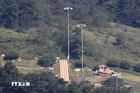 Hệ thống phòng thủ tên lửa tầm cao giai đoạn cuối (THAAD) được triển khai tại Seongju ngày 12/9. (Nguồn: Yonhap/TTXVN)