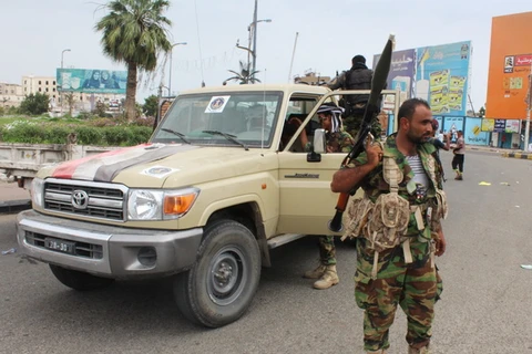 Các tay súng thuộc lực lượng ly khai miền nam Yemen. (Nguồn: AFP/TTXVN)