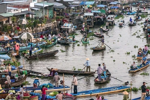 Tác giả Kiều Anh Dũng của Việt Nam đã giành giải nhất trị giá 500 USD cho bức ảnh về cảnh mua bán trên chợ nổi Sóc Trăng vào buổi ban mai. (Nguồn: Vietnam+)