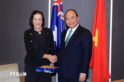 Thủ tướng Nguyễn Xuân Phúc tiếp bà Marie Bashir, nguyên Thủ hiến bang New South Wales. (Ảnh: Thống Nhất-TTXVN)