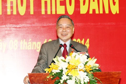 Nguyên Thủ tướng Phan Văn Khải phát biểu tại buổi lễ được Trao tặng Huy hiệu 55 năm tuổi Đảng. (Ảnh: Đức Tám/TTXVN)