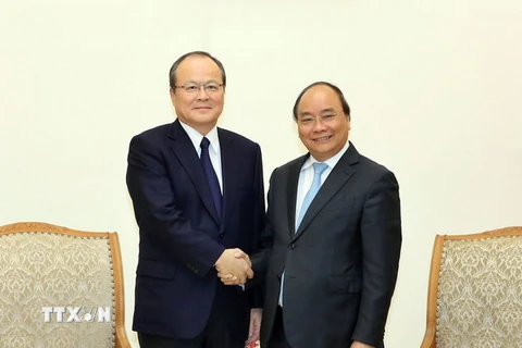 Thủ tướng Nguyễn Xuân Phúc tiếp ông Takehiko Kakiuchi, Chủ tịch kiêm Tổng giám đốc Tập đoàn Mitsubishi (Nhật Bản). (Ảnh: Thống Nhất/TTXVN)